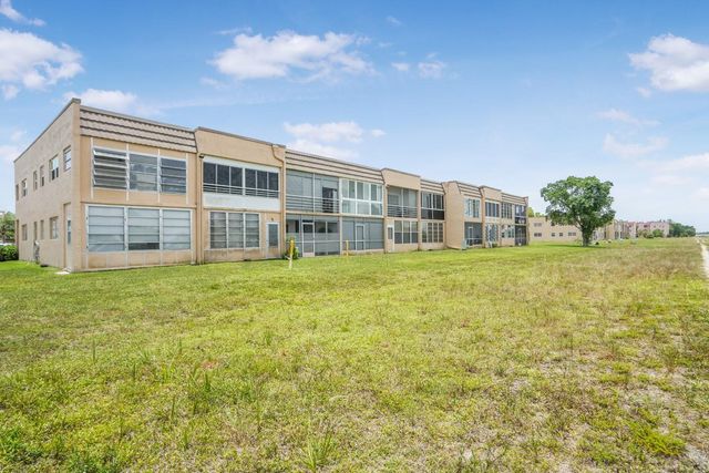 9081 Sunrise Lakes Blvd 214, Sunrise, FL 33322