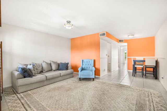 9081 Sunrise Lakes Blvd 214, Sunrise, FL 33322