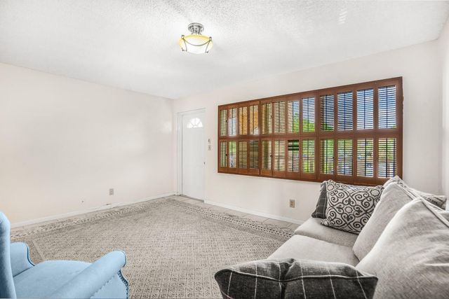 9081 Sunrise Lakes Blvd 214, Sunrise, FL 33322