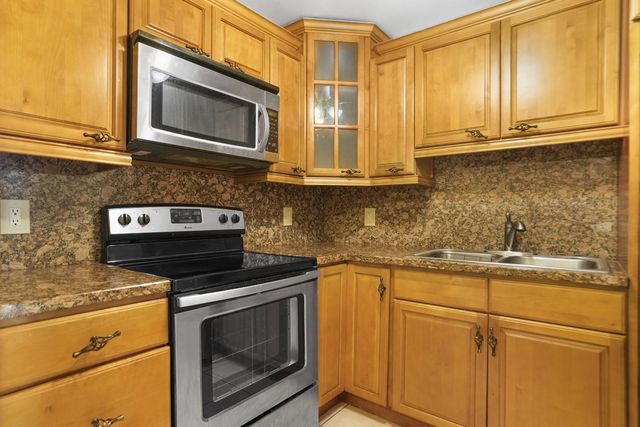 9081 Sunrise Lakes Blvd 214, Sunrise, FL 33322