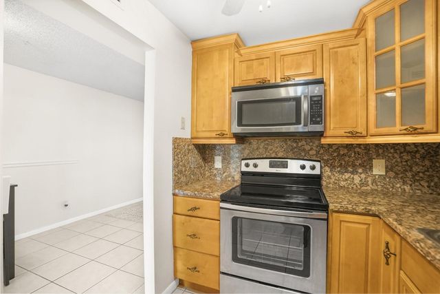 9081 Sunrise Lakes Blvd 214, Sunrise, FL 33322