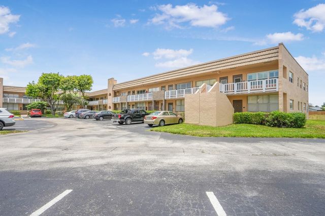 9081 Sunrise Lakes Blvd 214, Sunrise, FL 33322