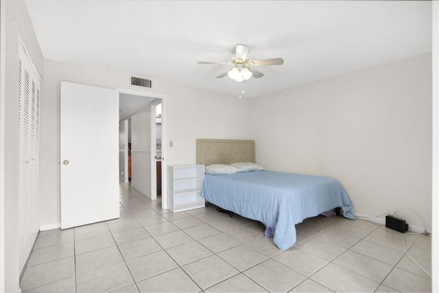 9081 Sunrise Lakes Blvd 214, Sunrise, FL 33322