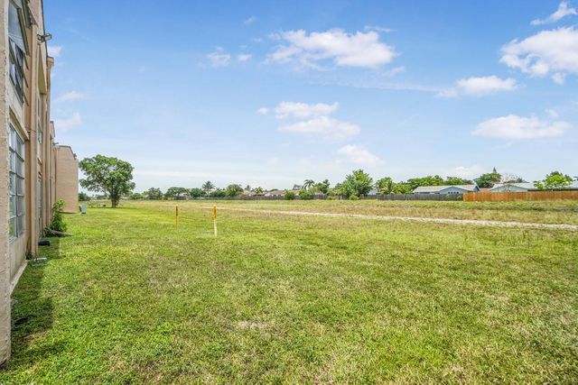 9081 Sunrise Lakes Blvd 214, Sunrise, FL 33322