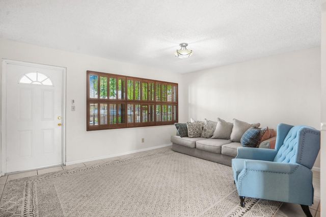 9081 Sunrise Lakes Blvd 214, Sunrise, FL 33322