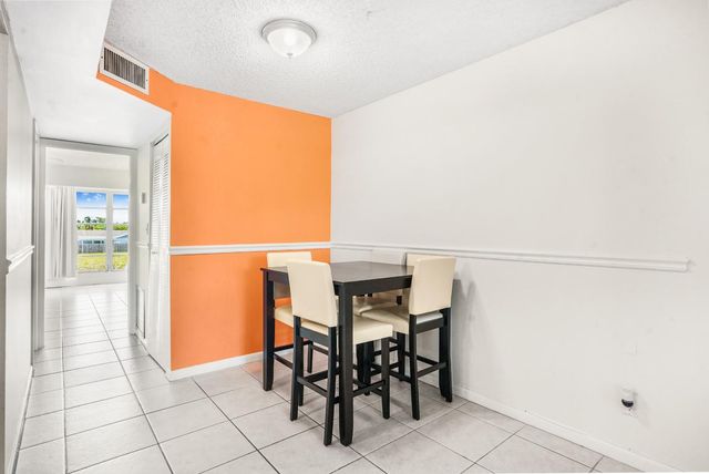 9081 Sunrise Lakes Blvd 214, Sunrise, FL 33322