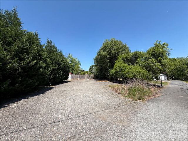 85 Falls Road, Badin, NC 28009