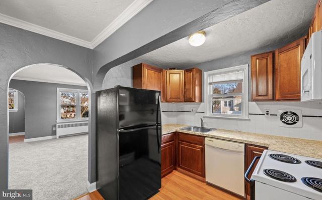 220-222 TAYLOR AVE, Essington, PA 19029