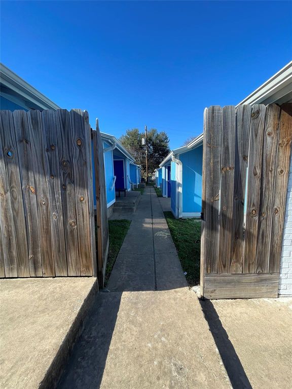 8208 Sam Rayburn DR D, Austin, TX 78753