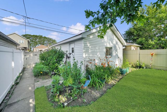6228 S Menard Avenue, Chicago, IL 60638
