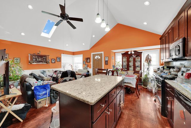 6228 S Menard Avenue, Chicago, IL 60638