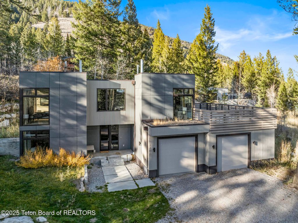 1400 N FENN Drive, Wilson, WY 83014