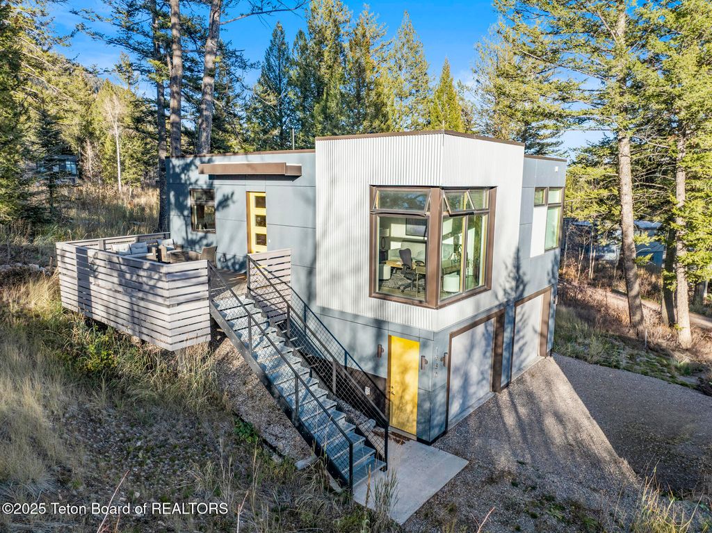 1400 N FENN Drive, Wilson, WY 83014 photo 2