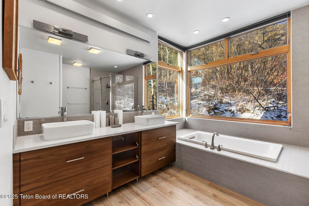 1400 N FENN Drive, Wilson, WY 83014 photo 25