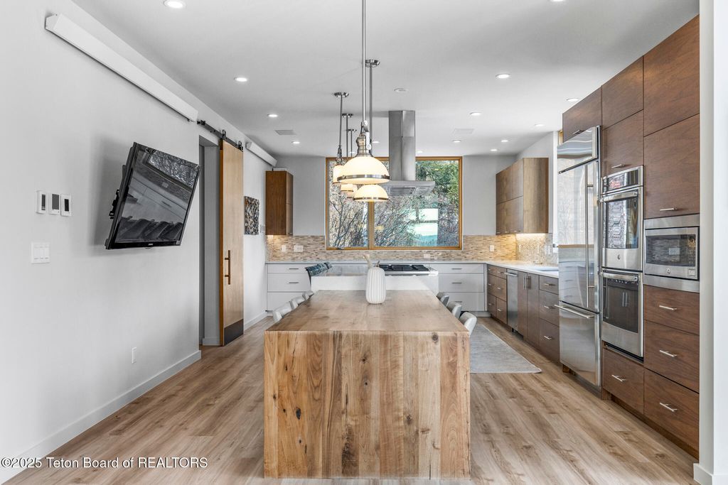 1400 N FENN Drive, Wilson, WY 83014 photo 8