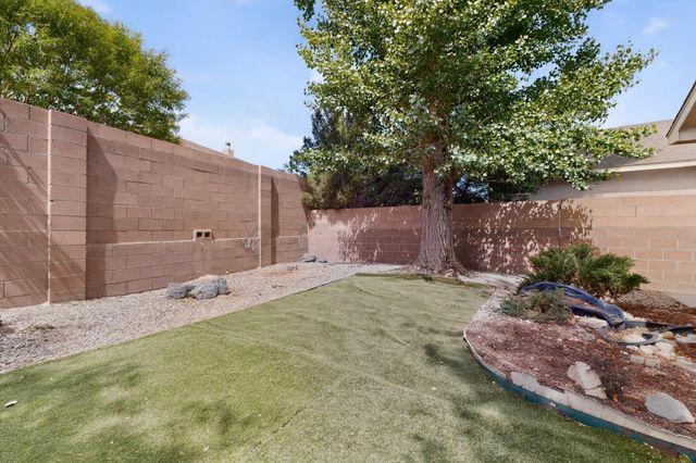 6135 Calle Corazon Court NW, Albuquerque, NM 87114