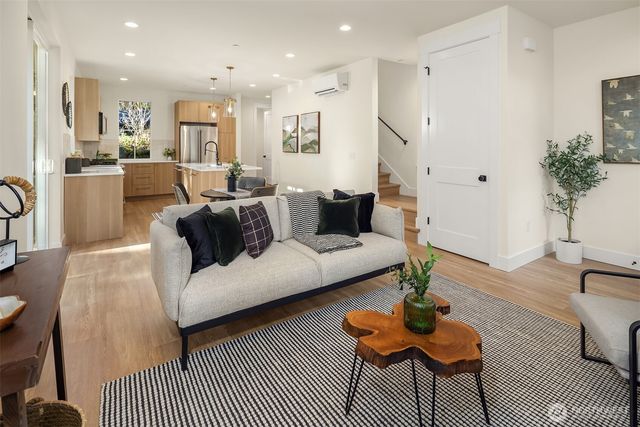 11810 NE 103rd Place, Kirkland, WA 98033