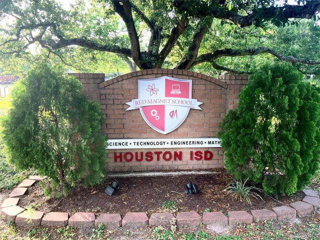 10321 Willowgrove Drive, Houston, TX 77035
