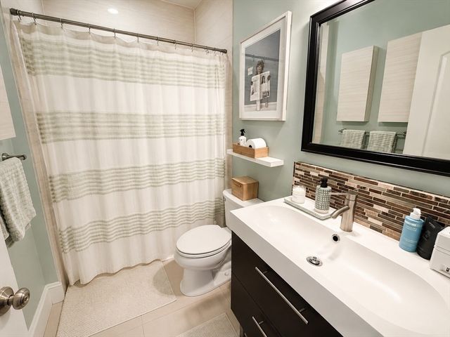 22 Santuit St B, Boston, MA 02124