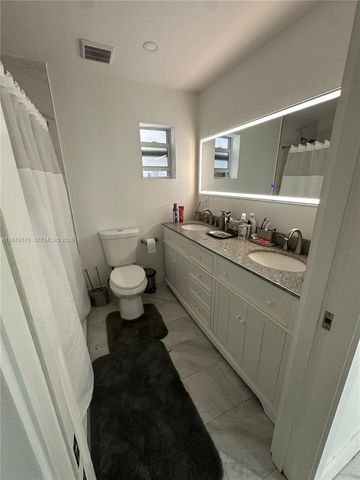 5710 Douglas Street, Hollywood, FL 33021
