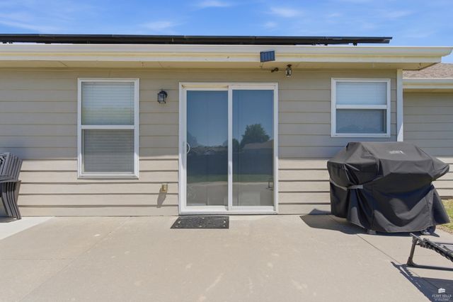 225 Walters Drive, Manhattan, KS 66502