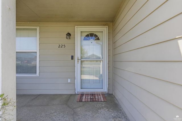 225 Walters Drive, Manhattan, KS 66502
