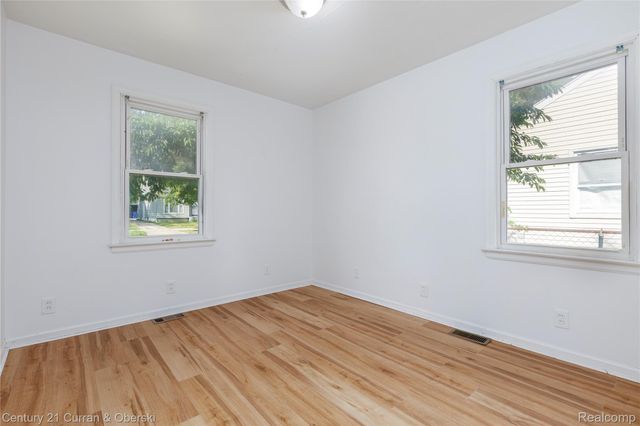 18777 Kingsville Street, Harper Woods, MI 48225