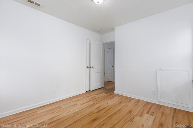 18777 Kingsville Street, Harper Woods, MI 48225