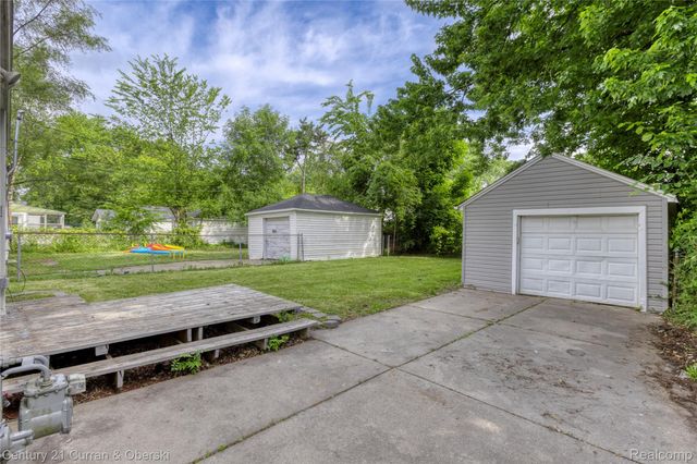 18777 Kingsville Street, Harper Woods, MI 48225