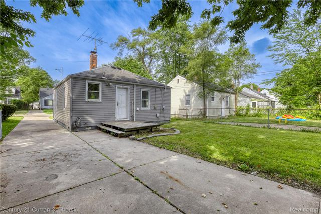 18777 Kingsville Street, Harper Woods, MI 48225
