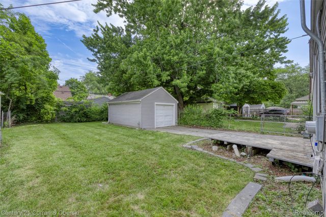18777 Kingsville Street, Harper Woods, MI 48225