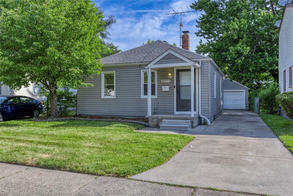 18777 Kingsville Street, Harper Woods, MI 48225