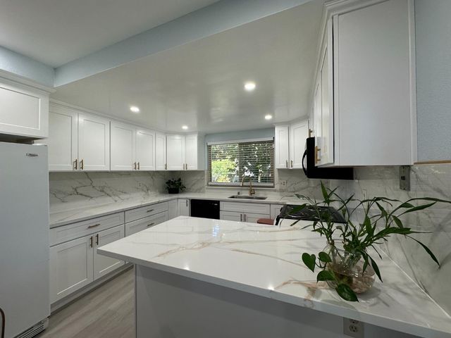 14 Miranda Ct, Sacramento, CA 95822