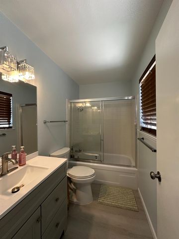 14 Miranda Ct, Sacramento, CA 95822