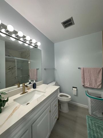 14 Miranda Ct, Sacramento, CA 95822