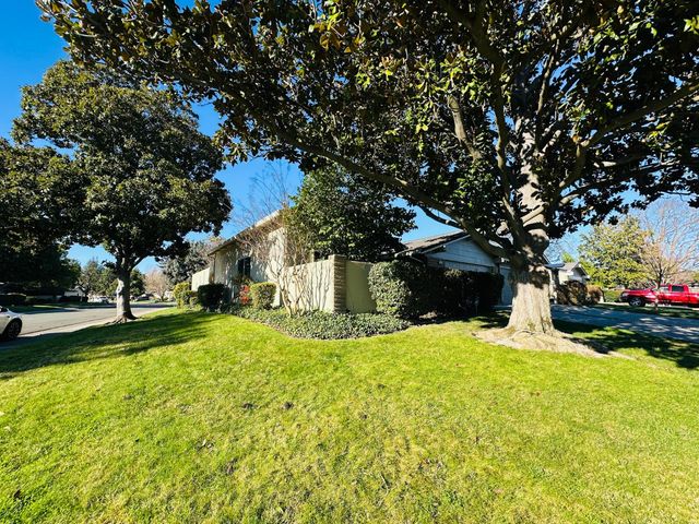 14 Miranda Ct, Sacramento, CA 95822