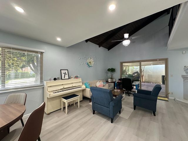 14 Miranda Ct, Sacramento, CA 95822