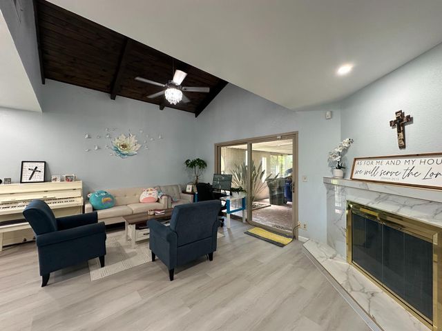 14 Miranda Ct, Sacramento, CA 95822