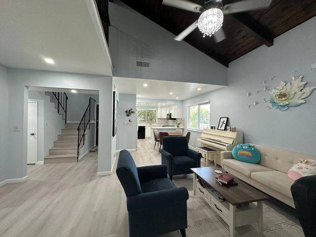 14 Miranda Ct, Sacramento, CA 95822