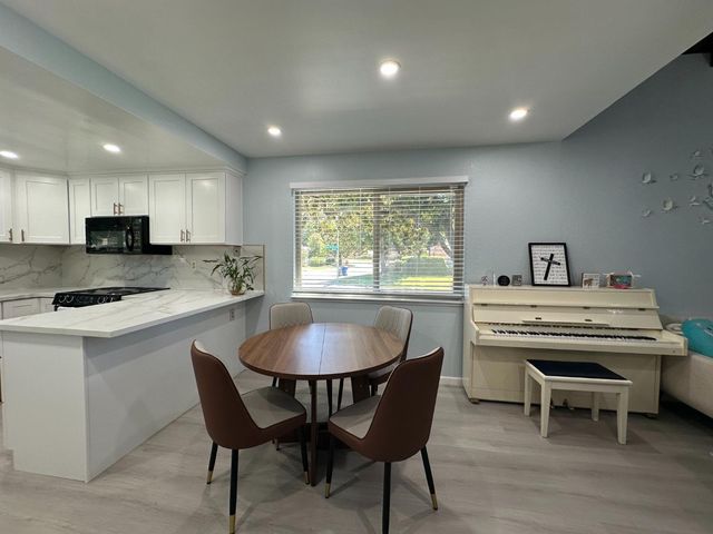 14 Miranda Ct, Sacramento, CA 95822