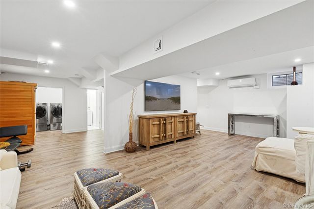 11 Valley Street, East Hampton, NY 11937