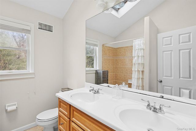 11 Valley Street, East Hampton, NY 11937