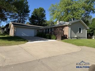 2915 FALLS DR, Rapid City, SD 57702