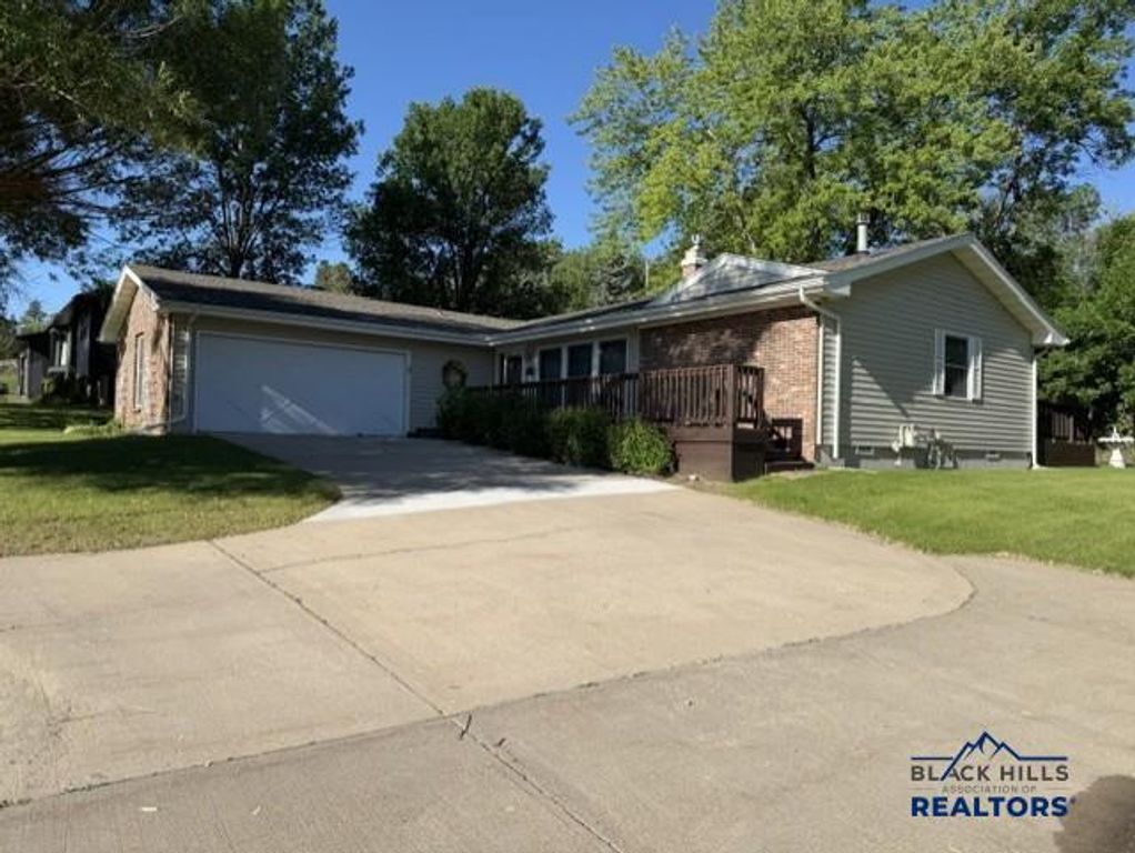2915 FALLS DR, Rapid City, SD 57702