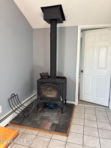 42 Central Avenue Avenue, Waretown, NJ 08758