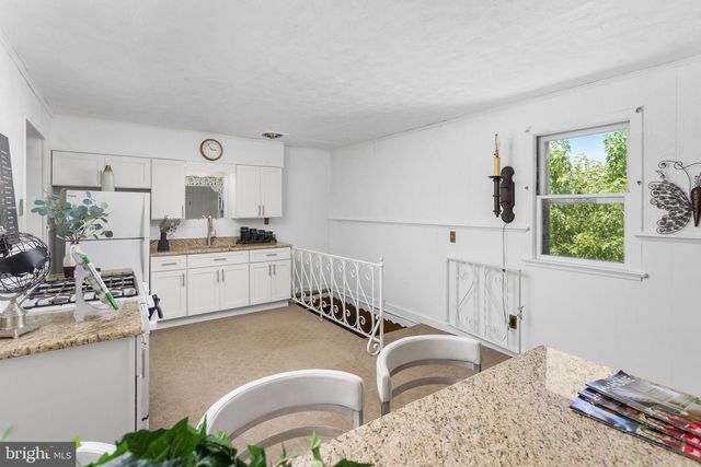 319 W MONROE AVE, Magnolia, NJ 08049