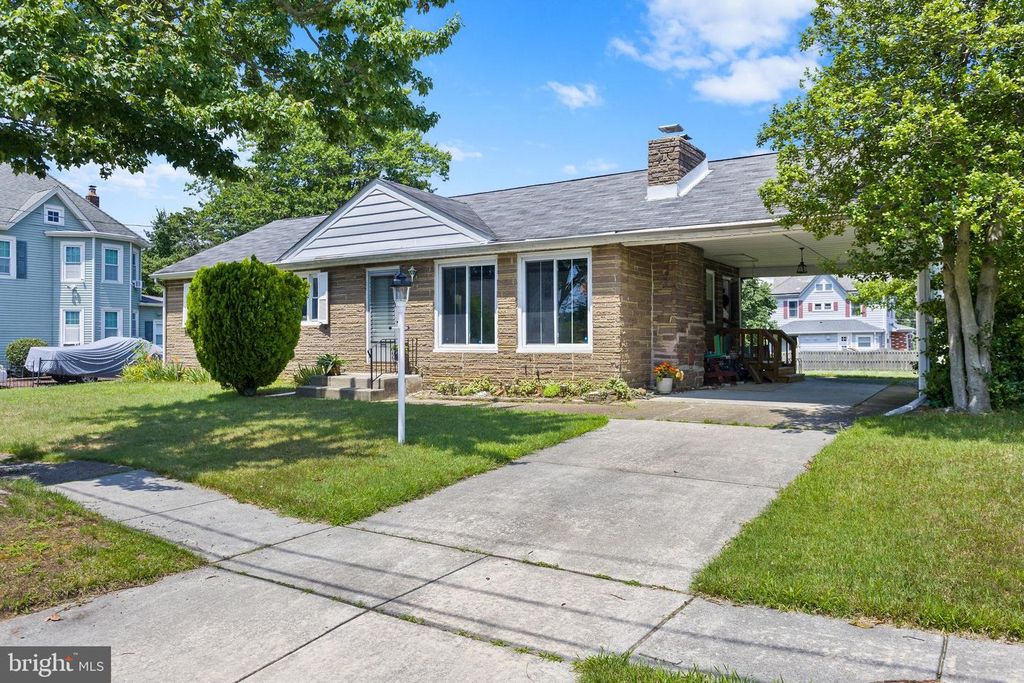 319 W MONROE AVE, Magnolia, NJ 08049