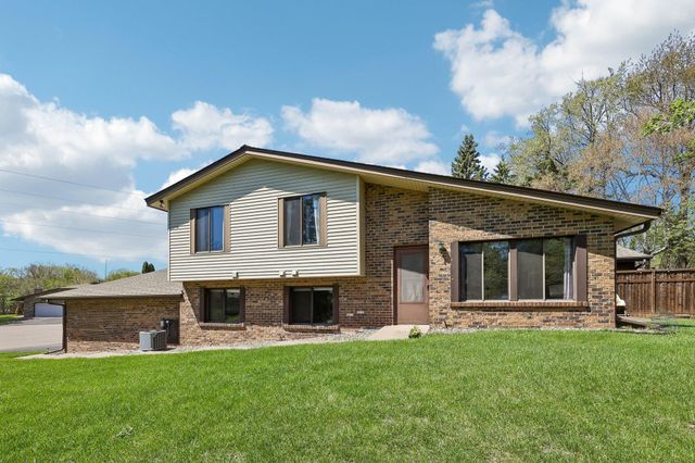 13400 Pepperwood Circle, Minnetonka, MN 55305