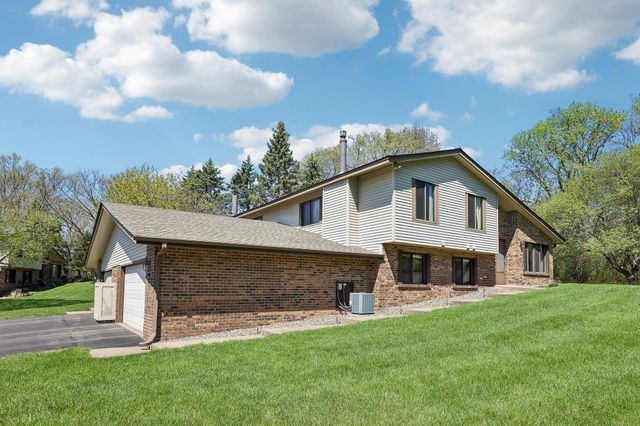 13400 Pepperwood Circle, Minnetonka, MN 55305