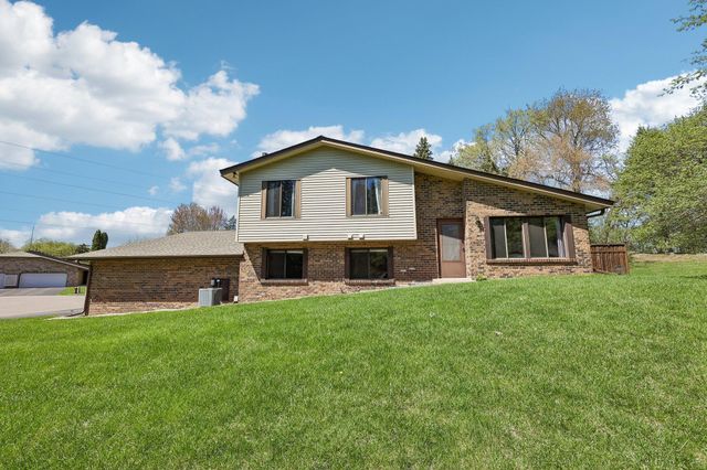 13400 Pepperwood Circle, Minnetonka, MN 55305
